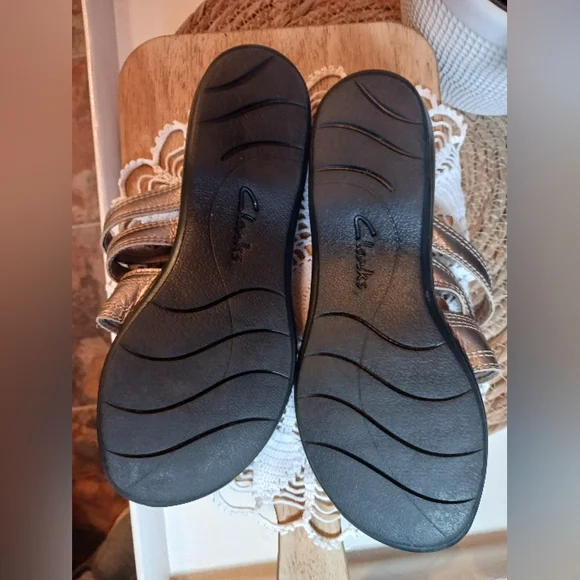 Clarks Collection Slide Sandals Womens 6M EUC Metallic Velcro Soft Cushion - Picture 7 of 11
